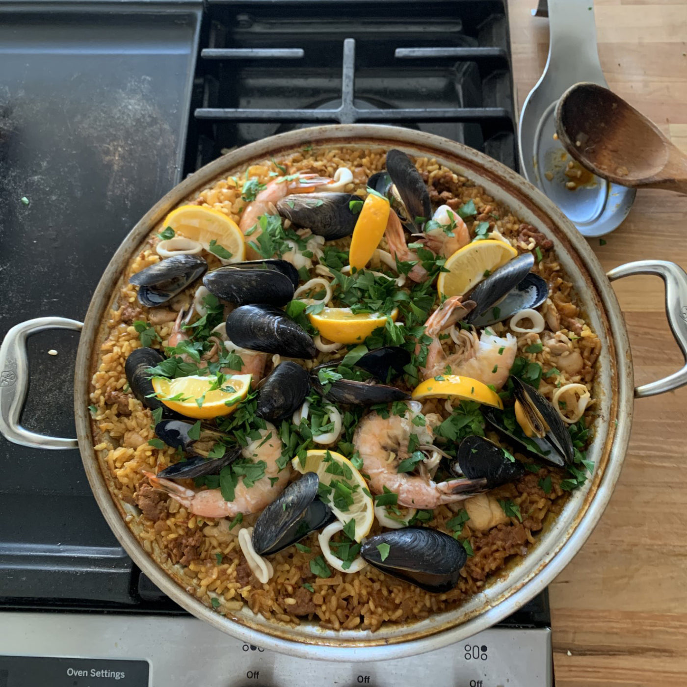 https://www.heritagesteel.us/cdn/shop/files/paella_sq_1400x.jpg?v=1697145790