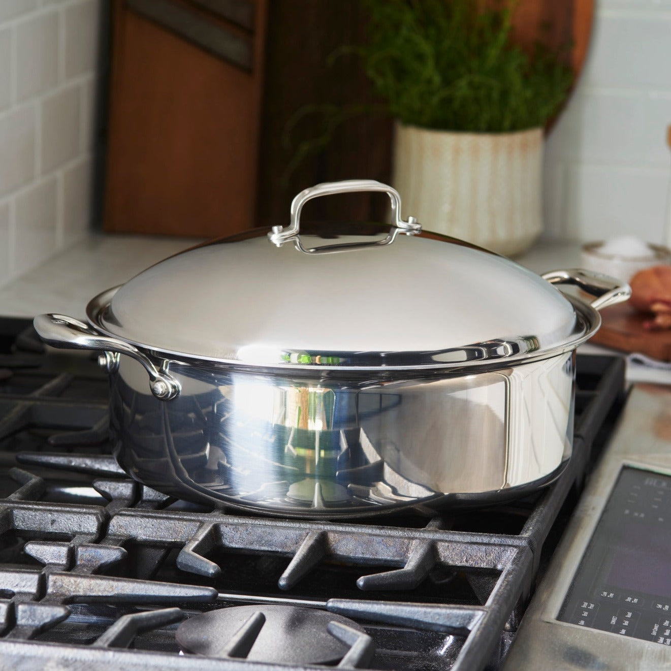 D3 Stainless Everyday 3-ply Bonded Cookware, Rondeau Pan with lid, 8 quart